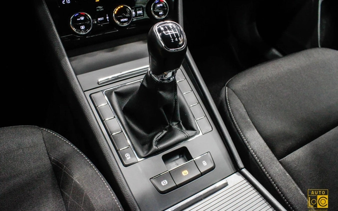 Skoda Superb cena 48888 przebieg: 293000, rok produkcji 2018 z Prochowice małe 379